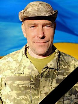 Фото до матеріалу: У Кам'янському попрощалися з трьома воїнами, двоє повернулися «на щиті»