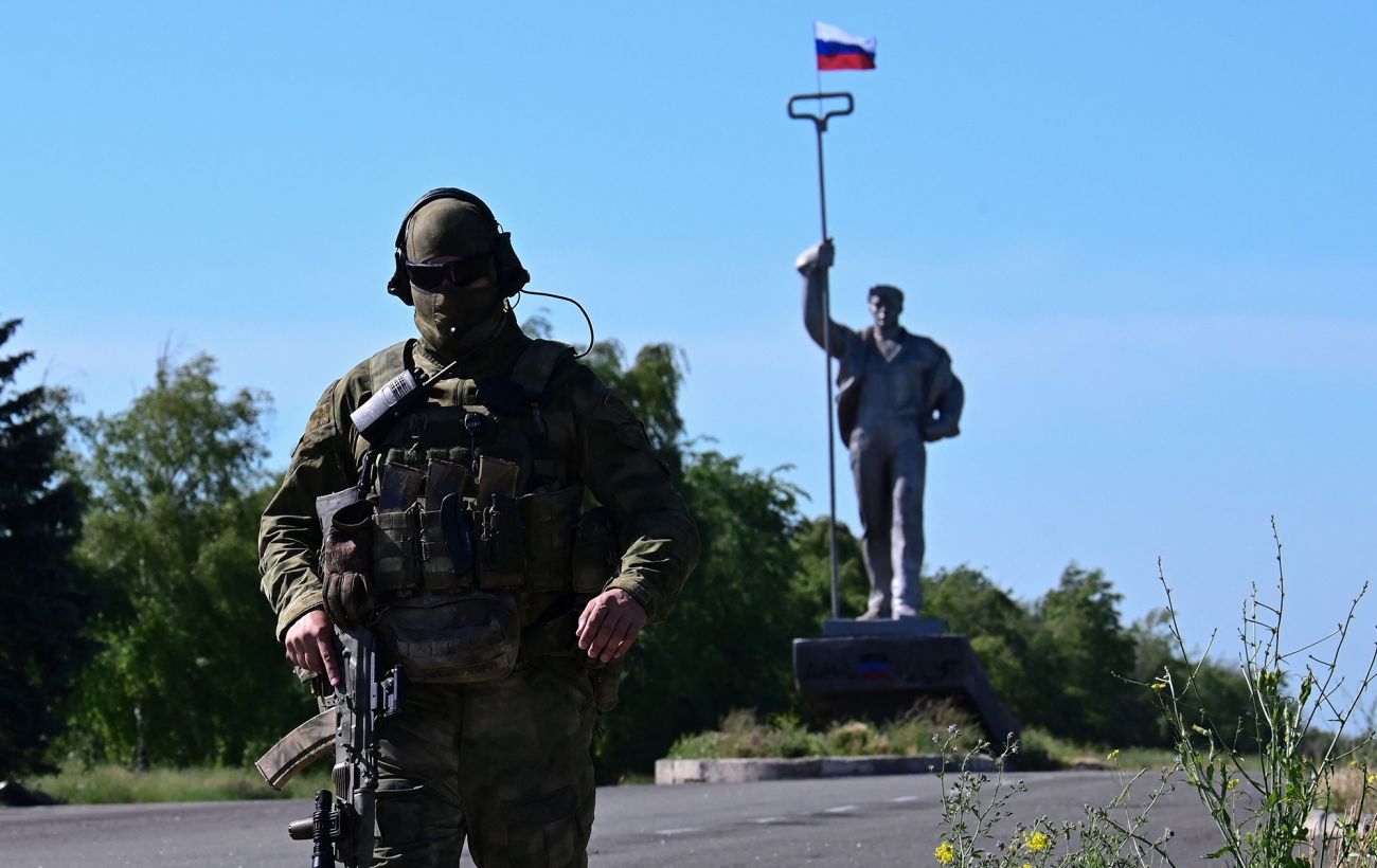 Фото до матеріалу: Росія скидає з дронів листівки з небезпечними QR-кодами в прикордонні