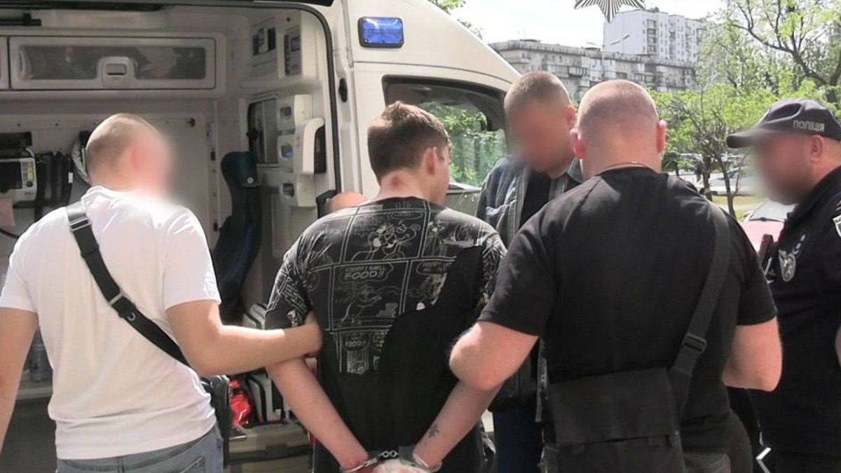Фото до матеріалу: Росіянин напав на мешканця квартири на Оболонській: чоловік впав з 11 поверху