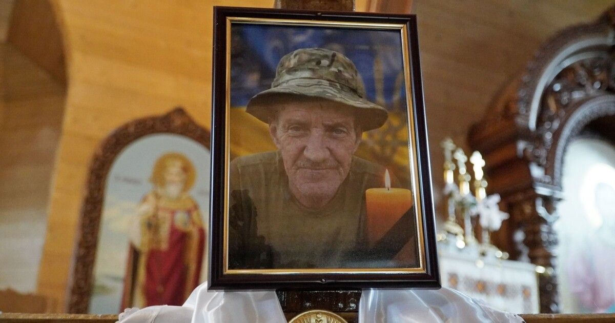 Фото до матеріалу: На Волині провели в останню дорогу головного сержанта Руслана Давидюка