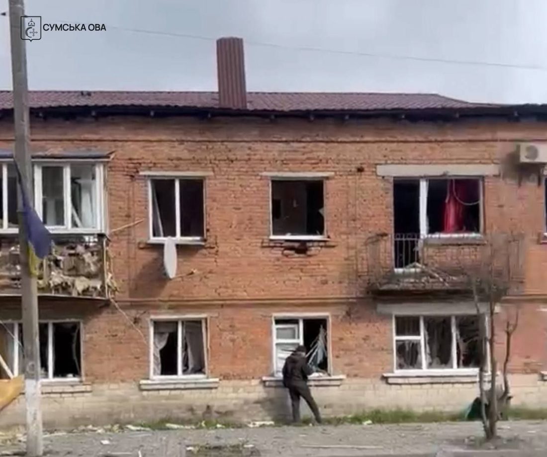 Фото до матеріалу: Російський авіаудар по Ямпільській громаді: троє поранених, пошкоджено дитсадок