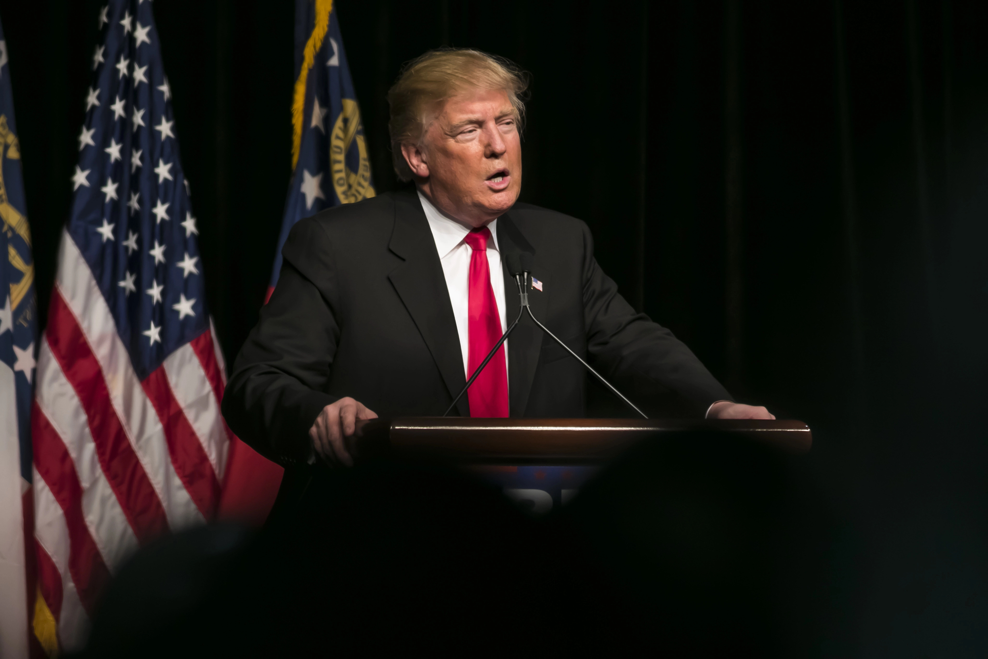 Фото до матеріалу: Трамп пояснив, чому затримав евакуацію під час атаки на Білий дім
