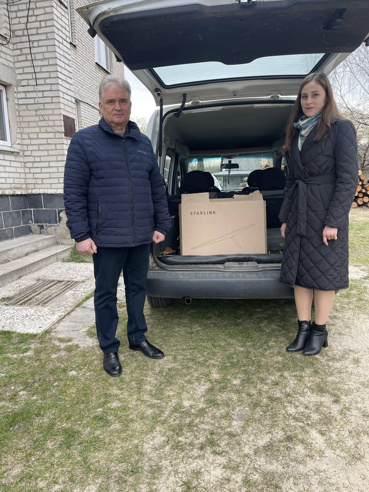 Фото до матеріалу: Заболоттівська громада передала два комплекти Starlink для ЗСУ