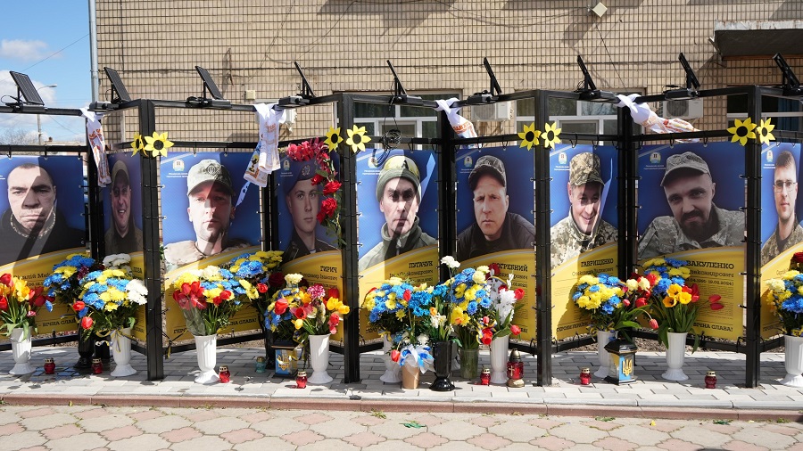Фото до матеріалу: У Ржищеві відкрили стели пам'яті дев'яти загиблим захисникам України