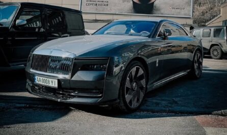 Фото до матеріалу: Рідкісний радянський автобус ЗІЛ-3207 «Юність» 1993 року продають в Україні за 150 тисяч доларів
