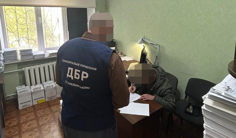 Фото до матеріалу: Військовий з Хмельниччини побив дівчину та обпалив обличчя недопалком