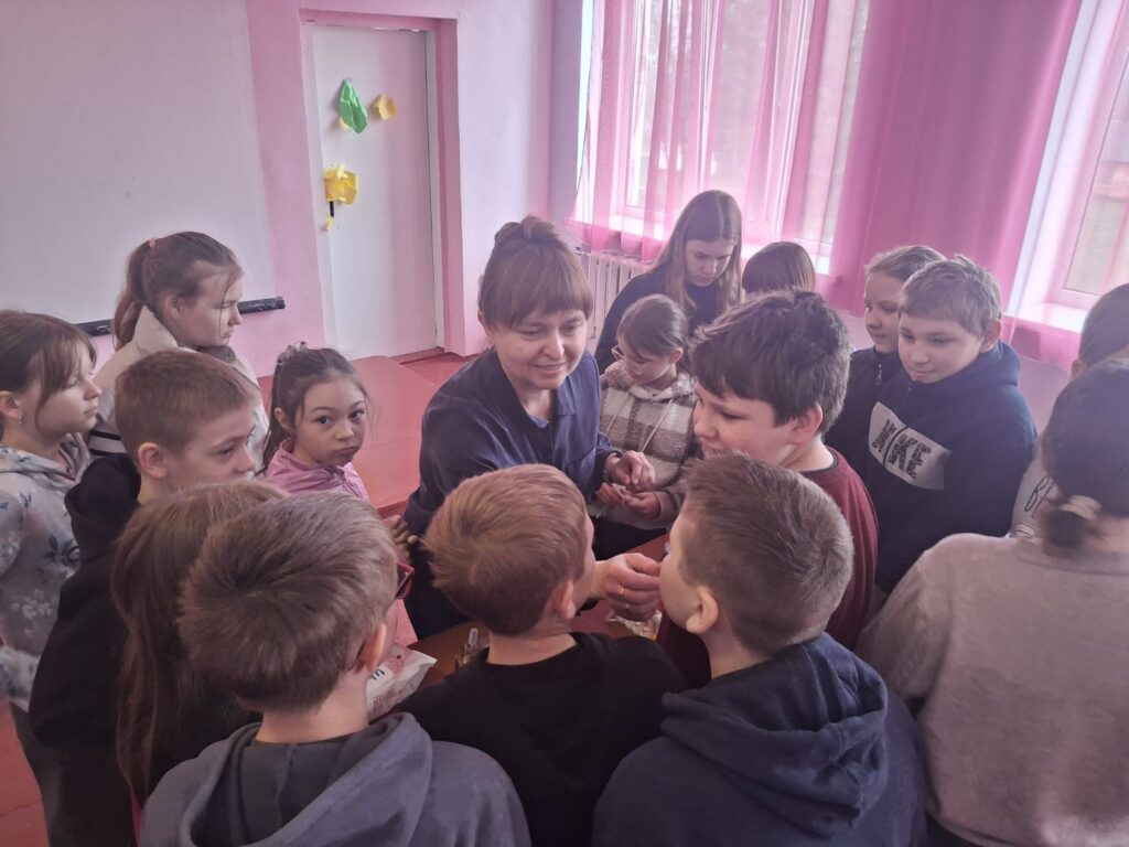 Фото до матеріалу: У Матусівському ліцеї №2 учні створювали власні парфуми