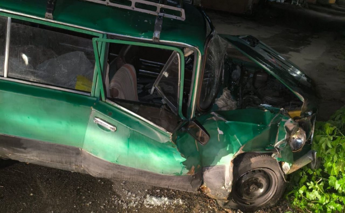 Фото до матеріалу: П'яний водій врізався у будівлю ГК у Солом'янському районі Києва