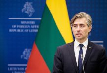 Фото до матеріалу: Путін звернувся до Трампа з проханням захистити Москву від дронів
