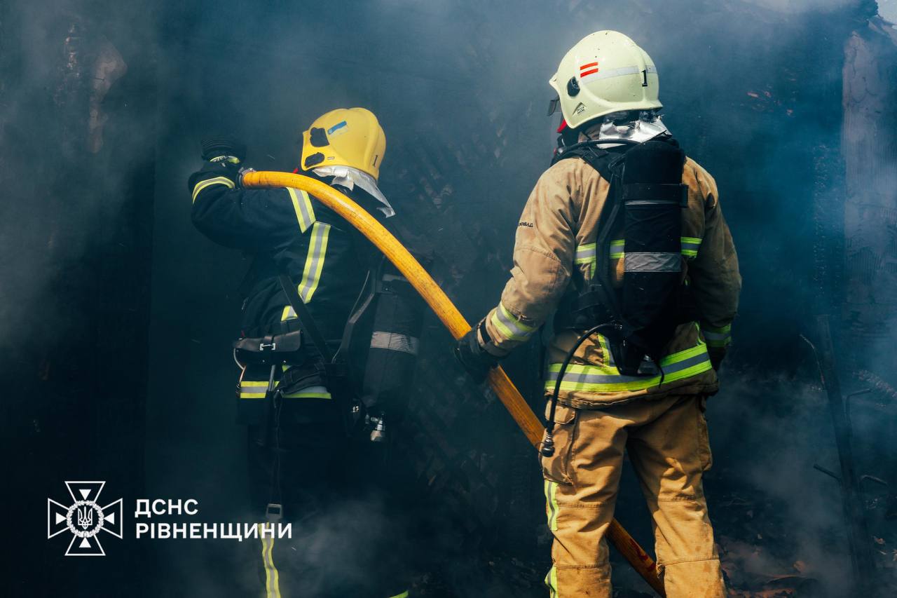 Фото до матеріалу: Вогонь знищив житловий будинок у Пустомитах: немає жертв