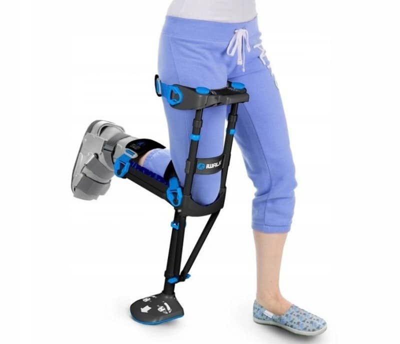 Фото до матеріалу: Милиці з вільними руками: як iWALK 3.0 допомагає відновитися після травми ноги