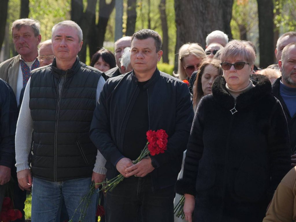 Фото до матеріалу: У Кривому Розі вшанували пам'ять ліквідаторів ЧАЕС та підтвердили збереження соціальної підтримки