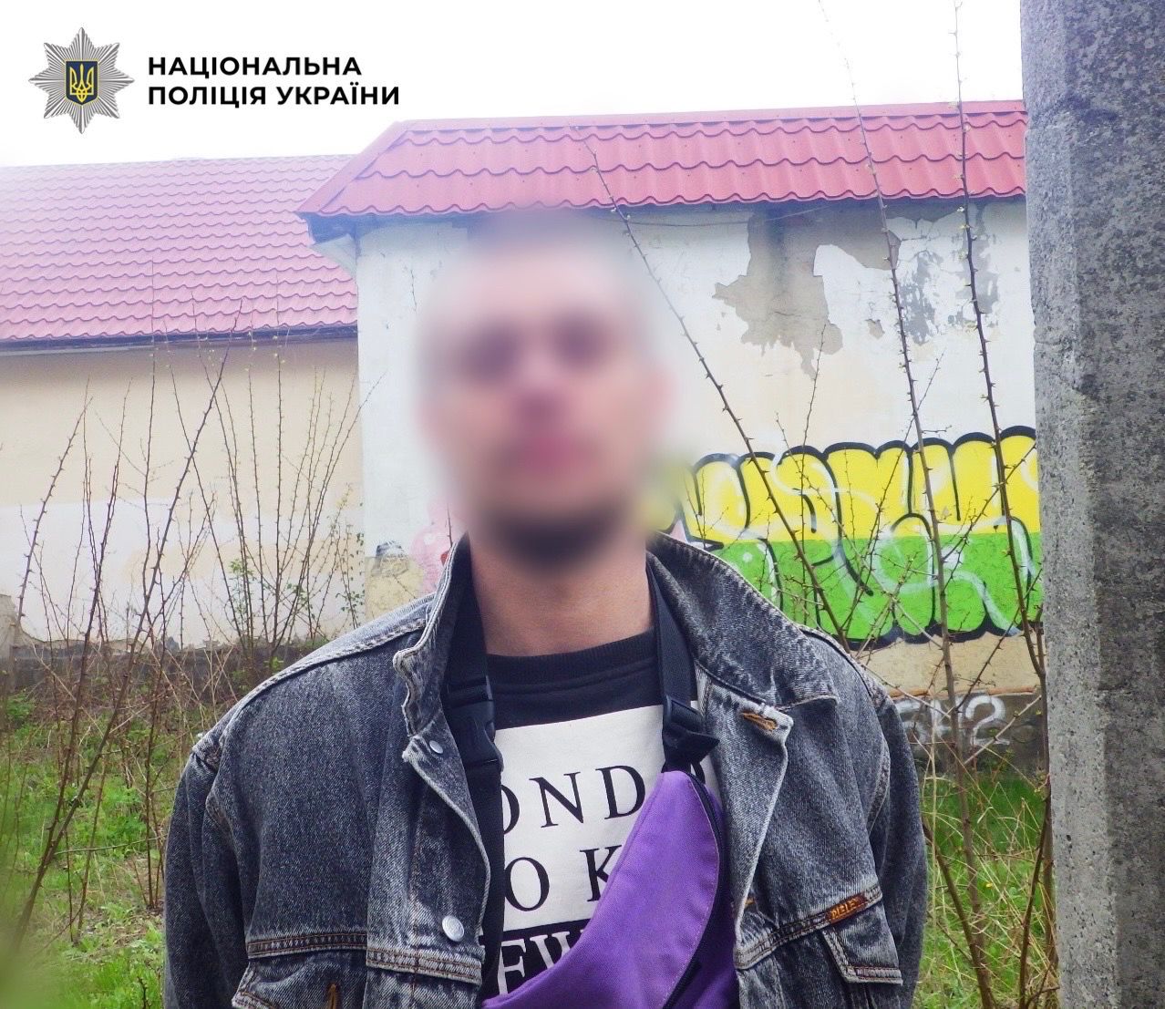 Фото до матеріалу: Агресивний дебош зі зброєю на бульварі Верховної Ради: у Києві затримали п'яного чоловіка