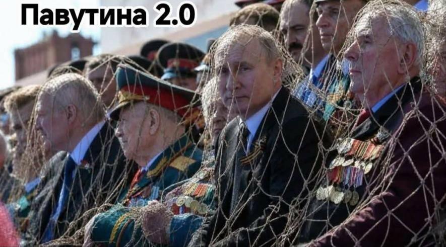 Фото до матеріалу: Вибух на червоній площі під час проходження колон: соцмережі кепкують з параду в москві