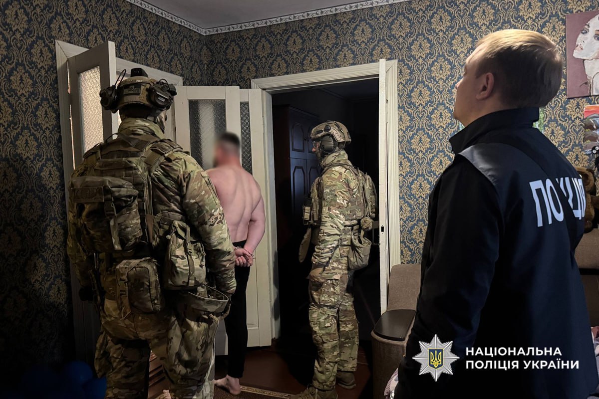 Фото до матеріалу: У Черкаському районі затримали групу наркоторговців, що пересилали «товар» поштою
