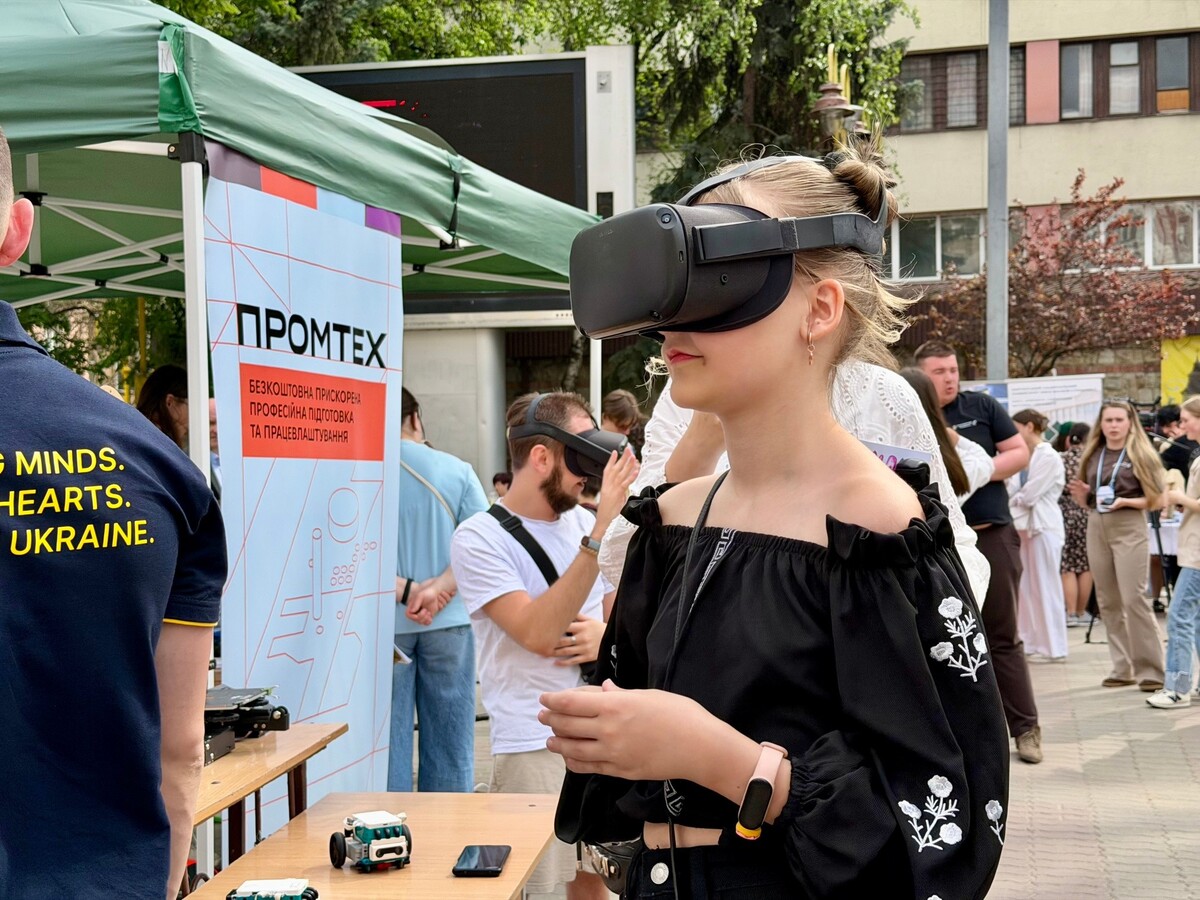 Фото до матеріалу: Науковий пікнік на Вічевому майдані: як Івано-Франківськ відсвяткував День міста знаннями та технологіями