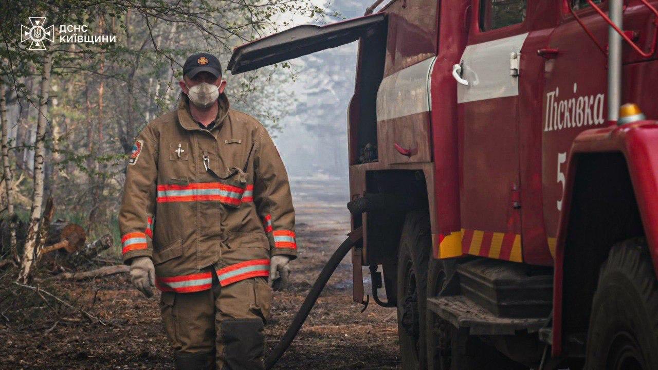 Фото до матеріалу: У Чорнобильській зоні горить понад 1100 гектарів лісу: ситуація ускладнена вітром та мінною загрозою