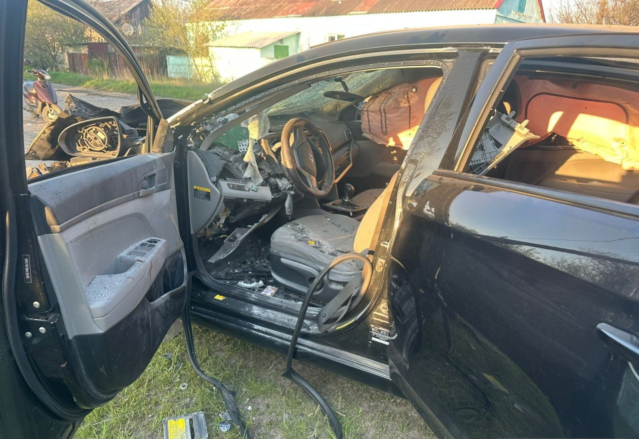 Фото до матеріалу: У Слатиному FPV-дрон влучив у автомобіль: поранена водійка