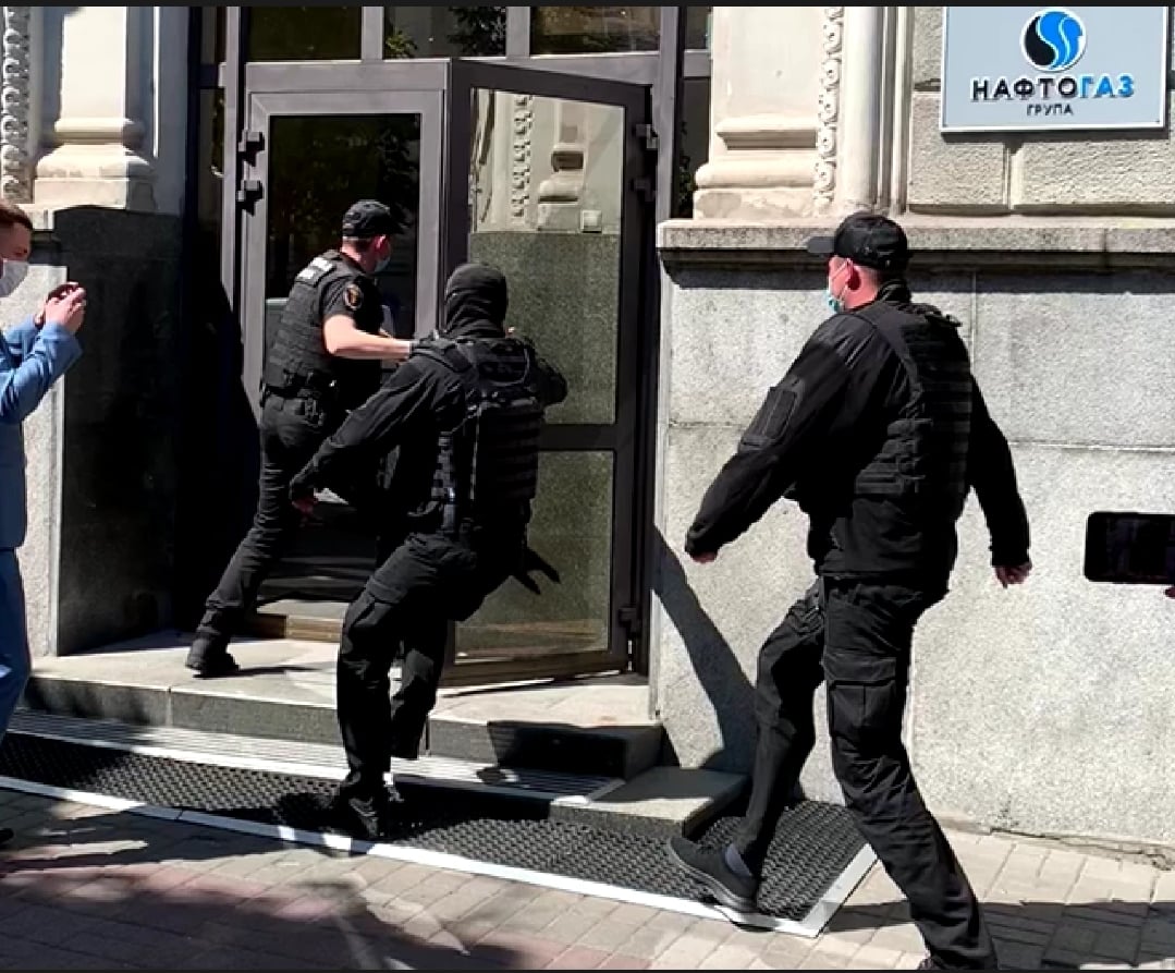 Фото до матеріалу: Суд скасував вирок через порушення під час обшуку особи