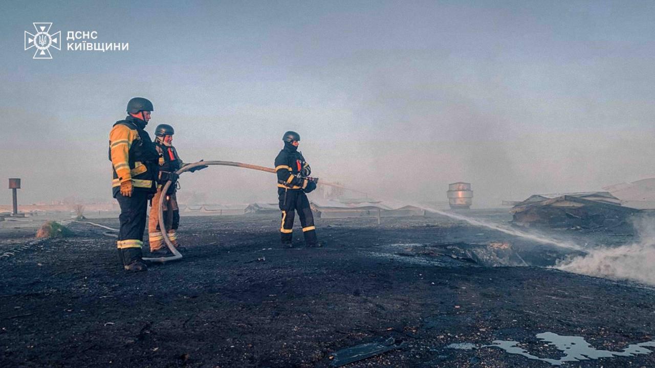 Фото до матеріалу: Ворог атакував Київщину: є пошкодження у двох районах області