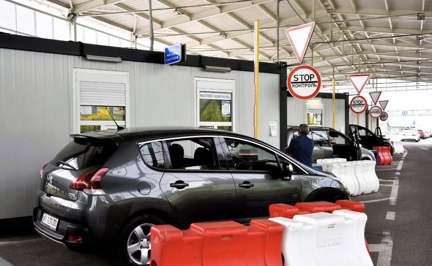 Фото до матеріалу: Більше 80 тисяч людей перетнули західний кордон України за добу