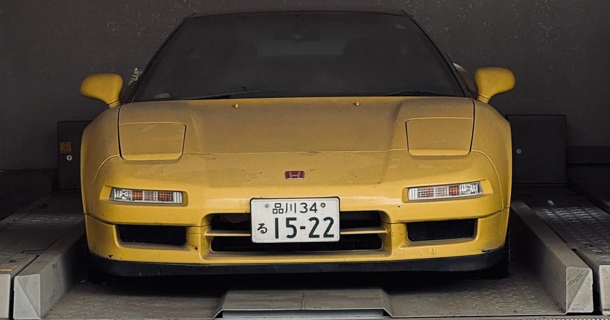 Фото до матеріалу: У гаражі в Японії знайшли рідкісний Honda NSX-R за мільйон доларів