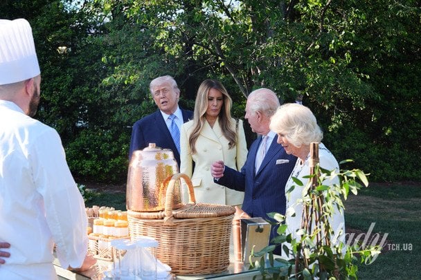 Фото до матеріалу: Король Чарльз та Меланія Трамп: офіційна зустріч у Білому домі