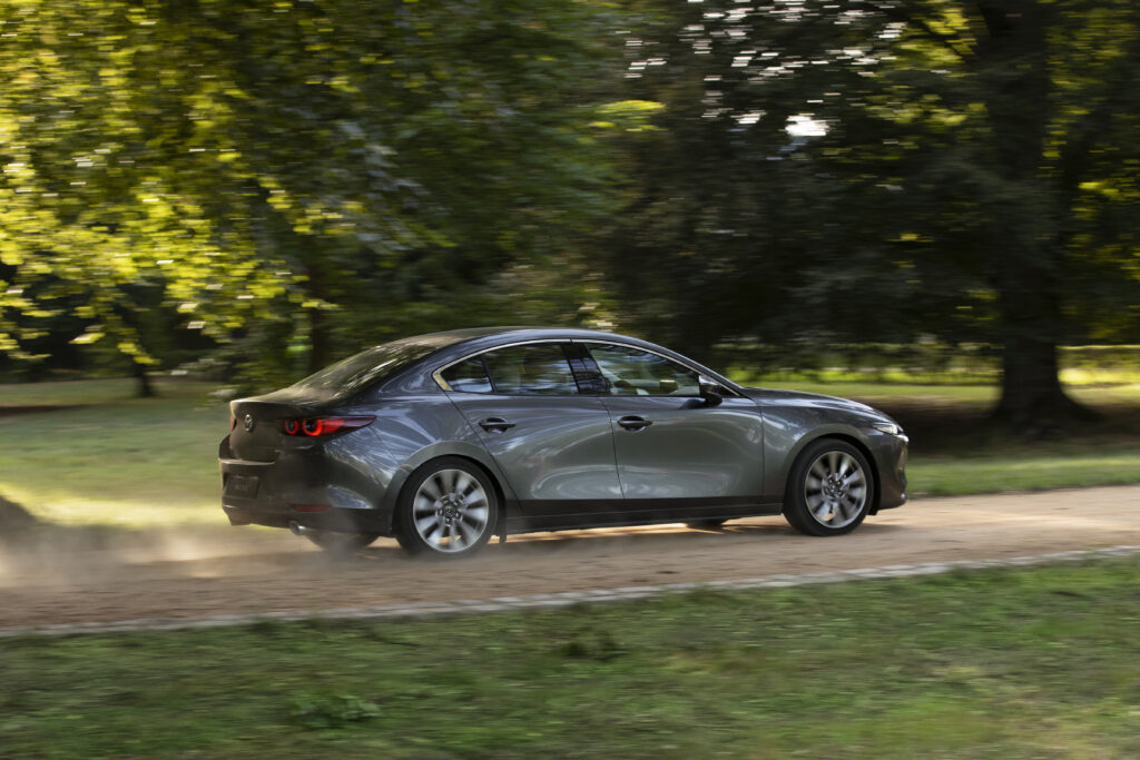 Фото до матеріалу: Mazda3 2027: оновлення без візуальних змін, але з важливими технологіями
