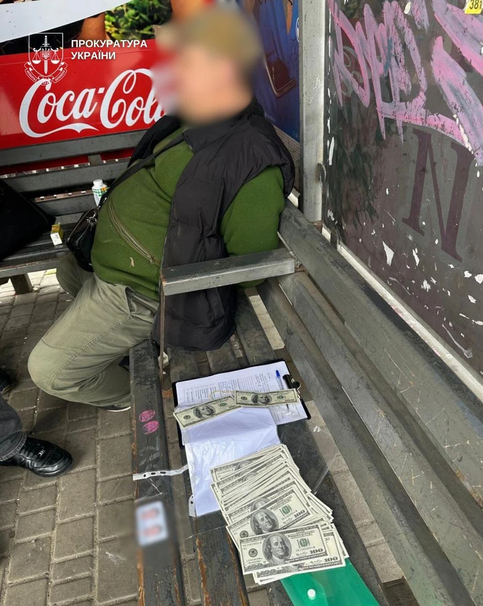 Фото до матеріалу: У Києві затримали фейкового генерала, який обіцяв допомогу з ВЛК за 15 тисяч доларів