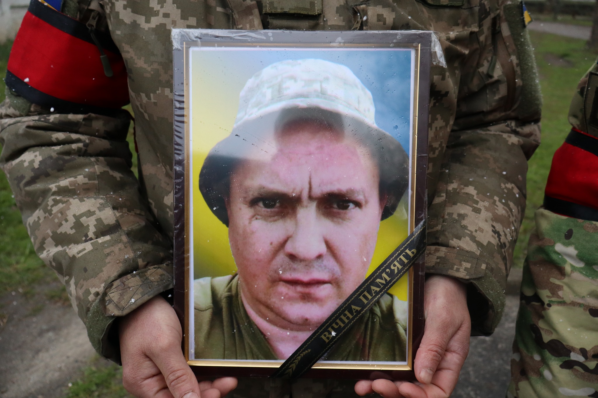 Фото до матеріалу: Тростянець: урочисте поховання воїна Дмитра Кондєєва