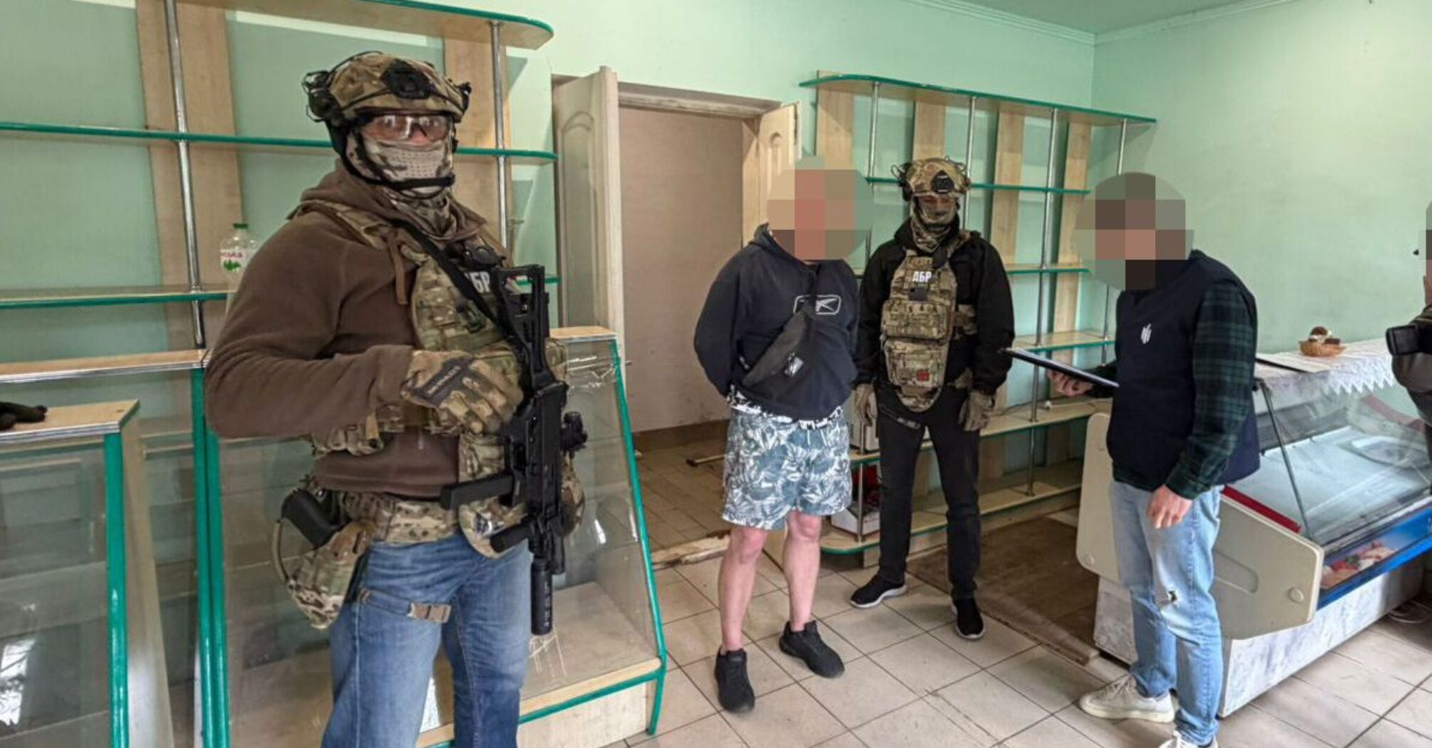 Фото до матеріалу: Військовий розкіш: ДБР і СБУ розкрили схему незаконного збуту зброї замість гуманітарки