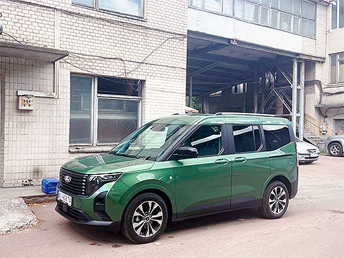 Фото до матеріалу: Тест-драйв Ford Tourneo Courier: чи може службове авто стати сімейним улюбленцем?