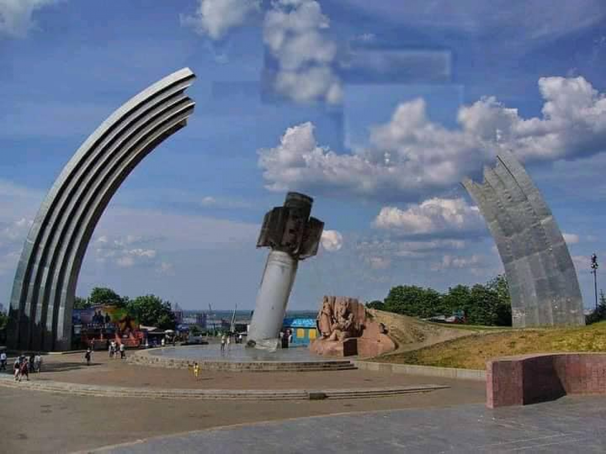 Фото до матеріалу: Хрещатий парк: зниклий бельведер і Арка дружби народів