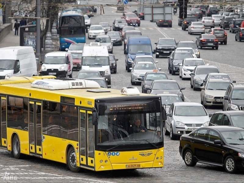 Фото до матеріалу: Спад у перевезеннях: статистика Держстату про вплив на транспорт Львова