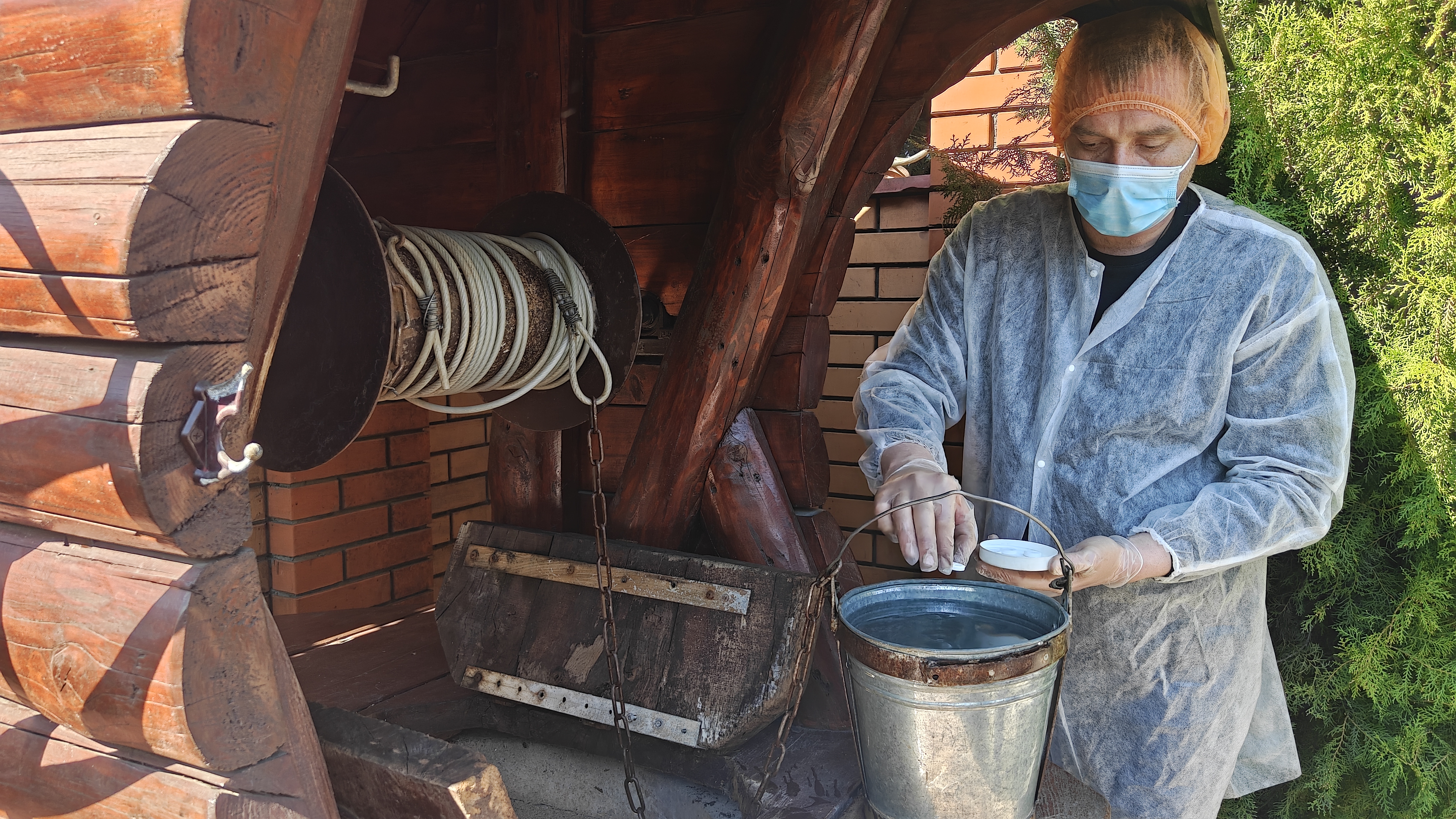 Фото до матеріалу: У Вінниці розпочали весняне хлорування криниць