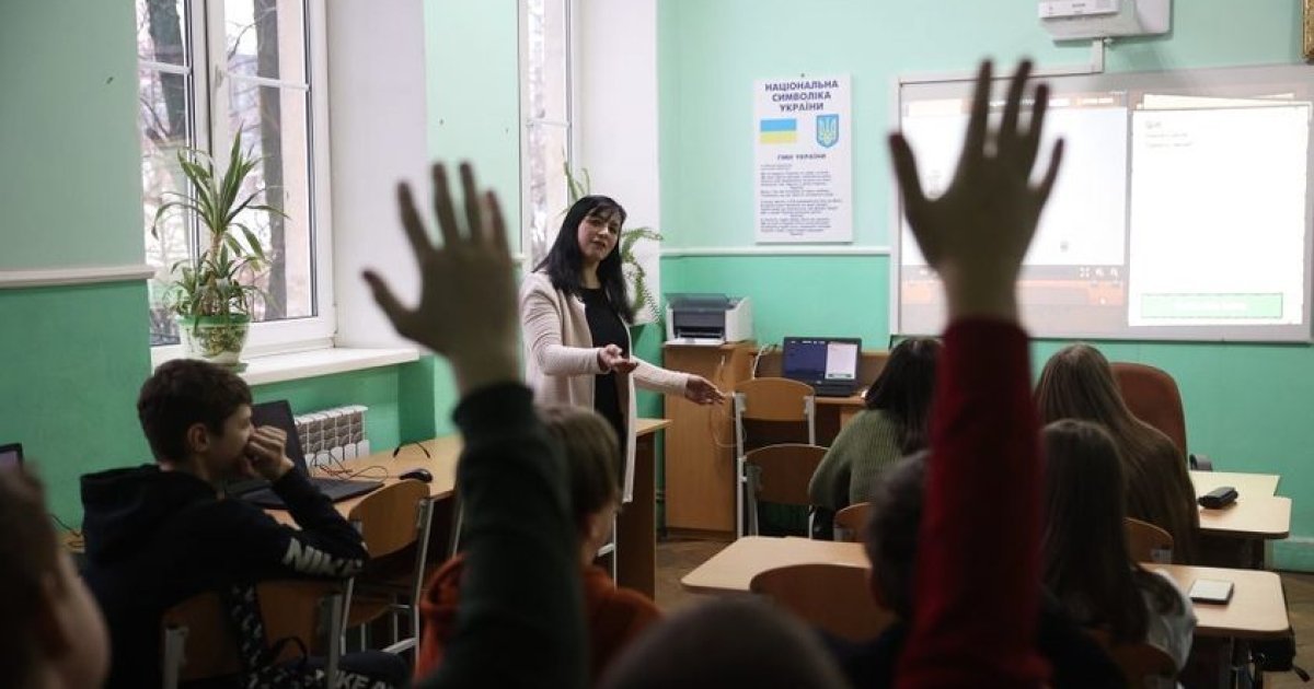 Фото до матеріалу: У Дрогобичі оштрафували жінку через систематичні прогули доньки