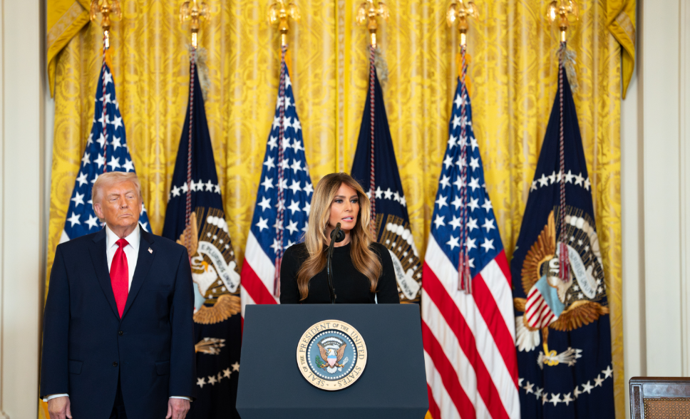 Фото до матеріалу: Трамп вимагає звільнити телеведучого, який назвав Меланію "майбутньою вдовою"