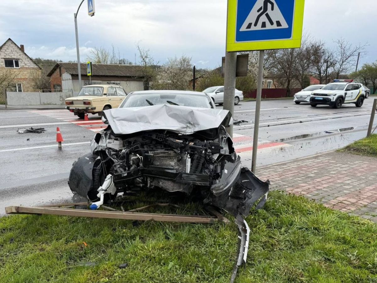 Фото до матеріалу: ДТП у Літині та Сутисках: мотоцикл збив дитину, а пенсіонера травмувала іномарка