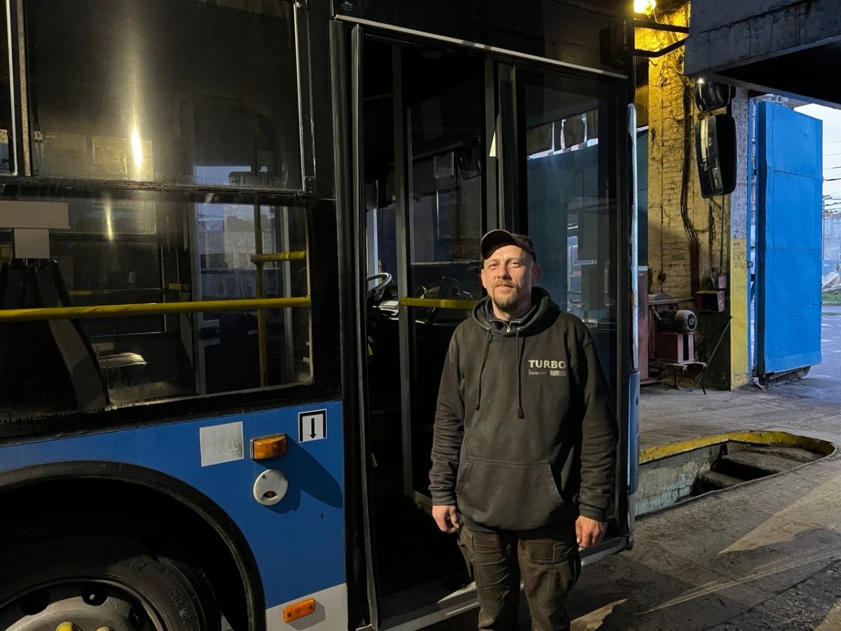 Фото до матеріалу: Ветеран війни Анатолій Григораш повернувся до роботи на вінницьких трамваях