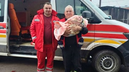 Фото до матеріалу: Перше на Закарпатті погруддя Лесі Українки відкрили перед УжНУ