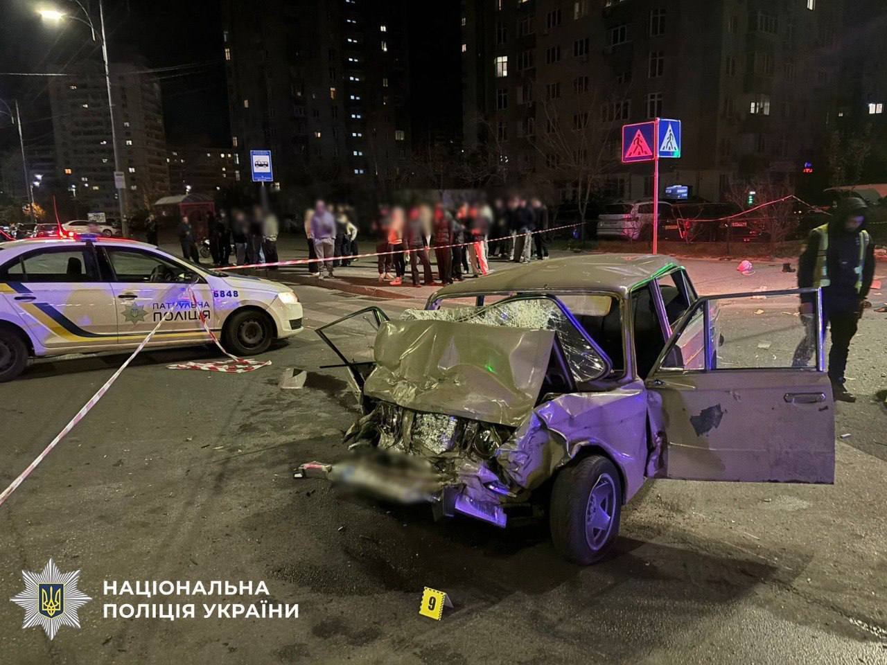Фото до матеріалу: Троє підлітків постраждали в ДТП на Троєщині: п'яний водій Mitsubishi врізався у ВАЗ