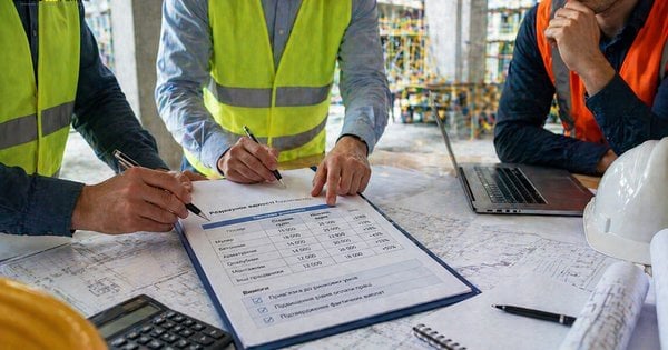 Фото до матеріалу: Уряд підвищує мінімальну зарплату будівельників у державних замовленнях
