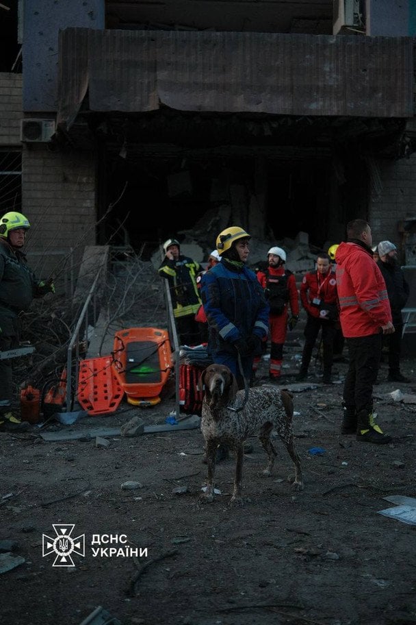 Фото до матеріалу: Понад 20 людей зникли безвісти після атаки на Київ: що відомо про пошуки