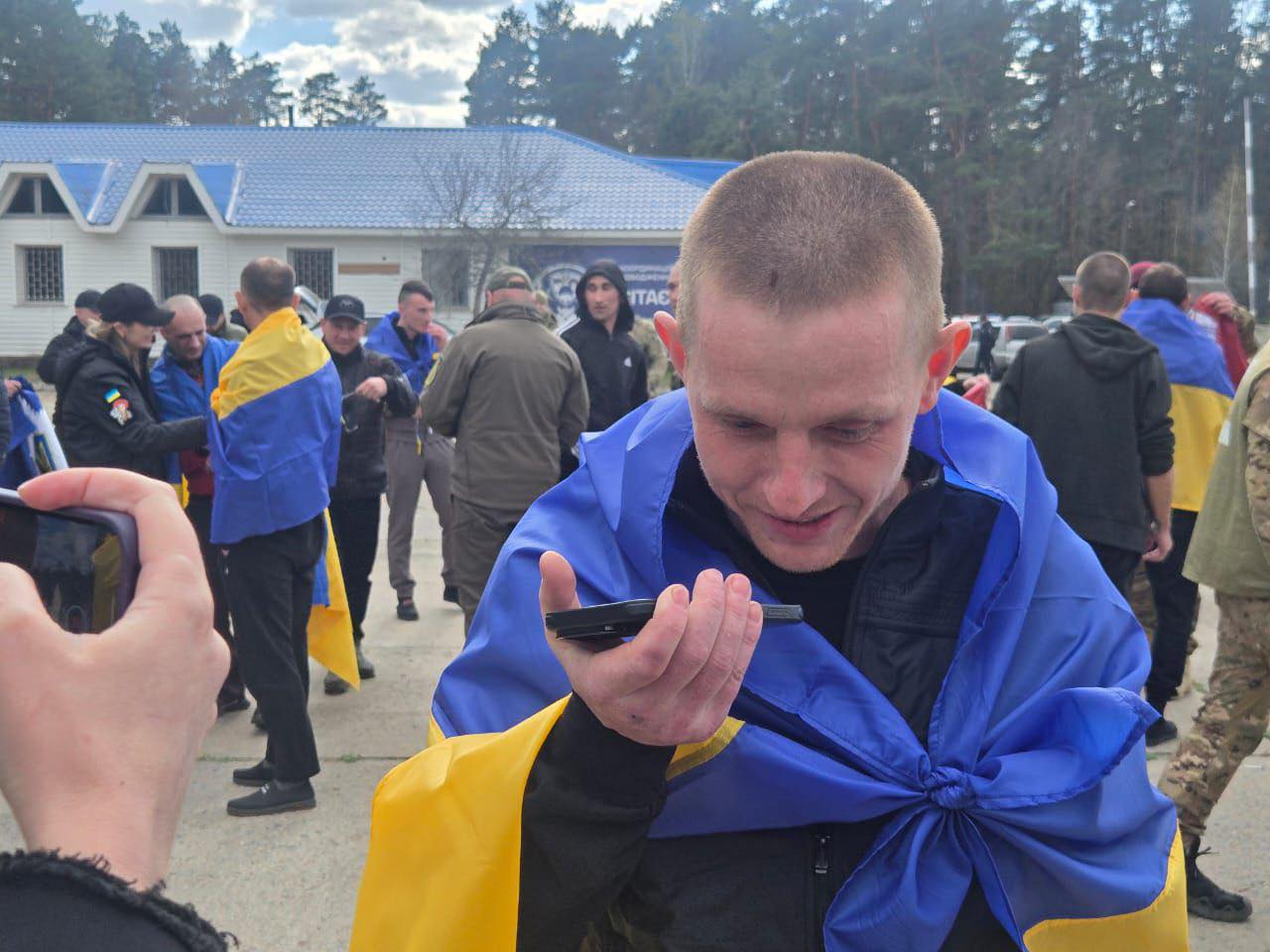 Фото до матеріалу: До України повернулися 15 вінничан: серед звільнених — військові з різних підрозділів