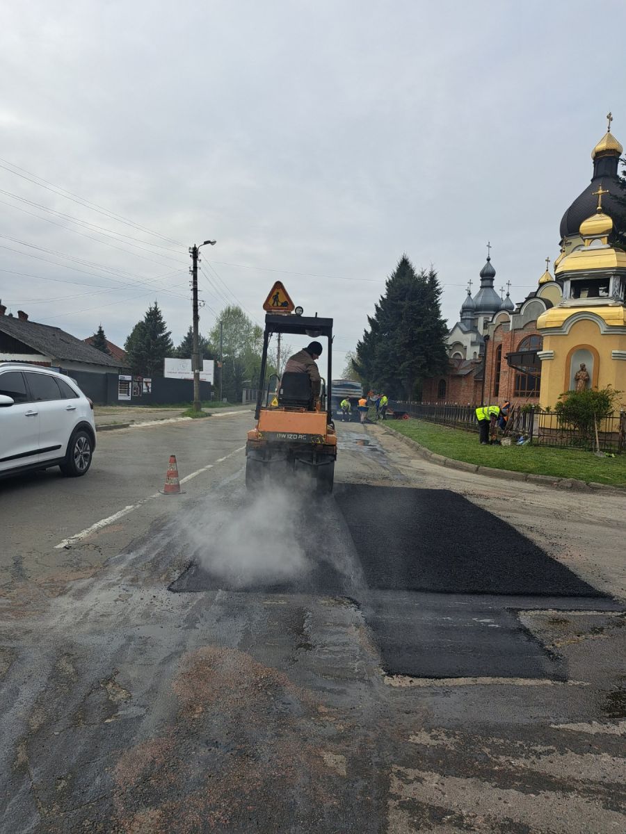 Фото до матеріалу: Калушавтодор обирає «Комбі» для постачання асфальту