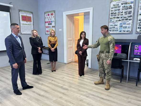 Фото до матеріалу: Ігор Мандар перевірив роботу осередку «Захист України» у Снятині