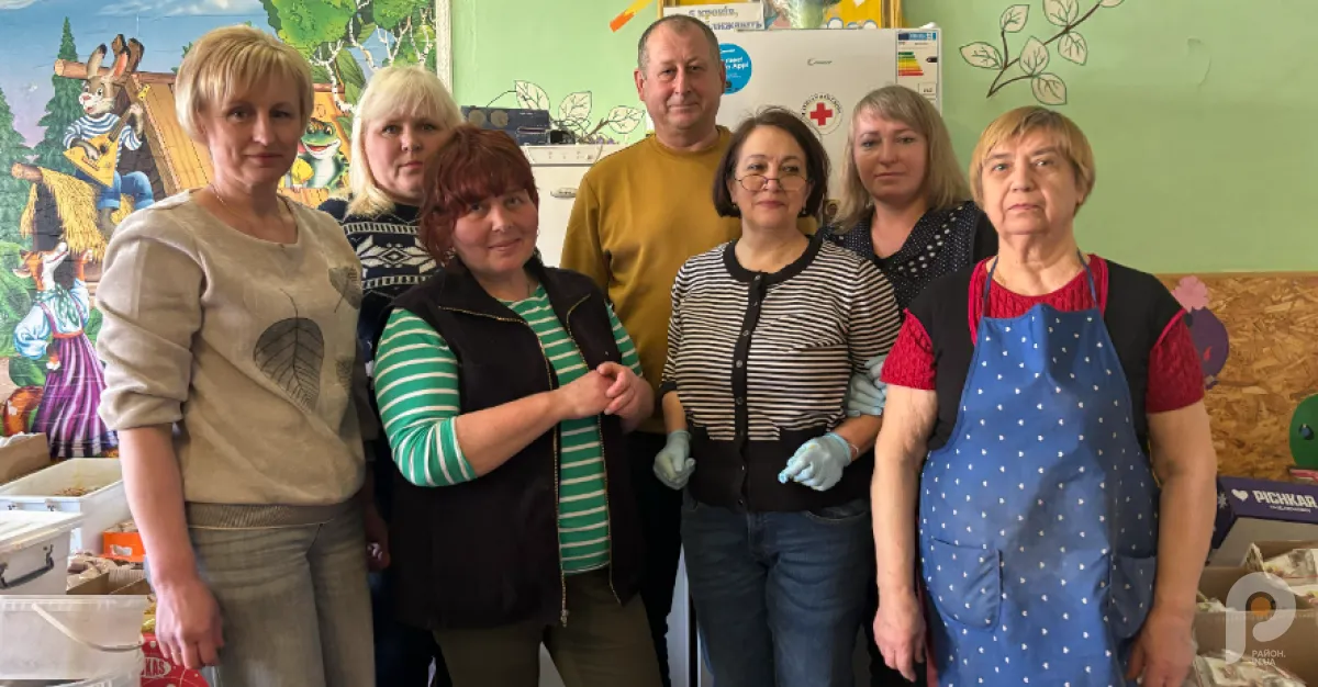 Фото до матеріалу: Борщ пахне домом: волонтерська кухня у Шептицькому працює без вихідних вже чотири роки