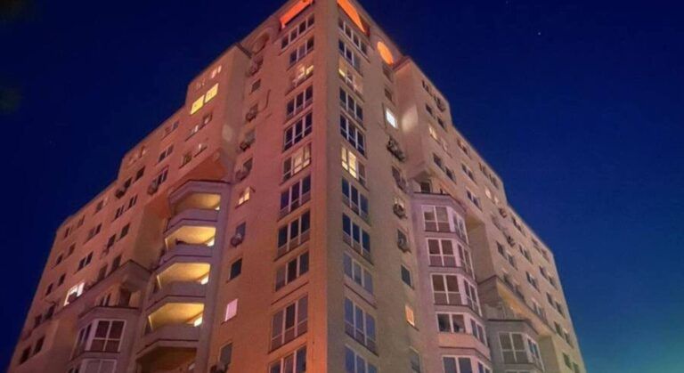 Фото до матеріалу: Вибухи у Києві 12 травня: уламки дрона впали на багатоповерхівку