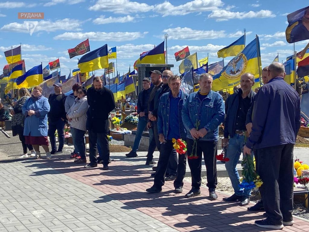 Фото до матеріалу: Кривий Ріг прощається з Анатолієм Трикулем: арселорівець загинув під Бахмутом