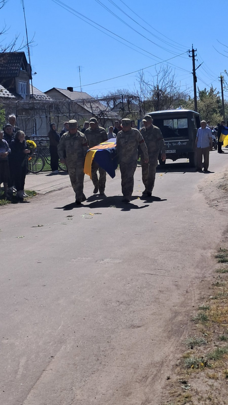 Фото до матеріалу: У Мар'янівській громаді попрощалися з воїном Володимиром Кожевніковим